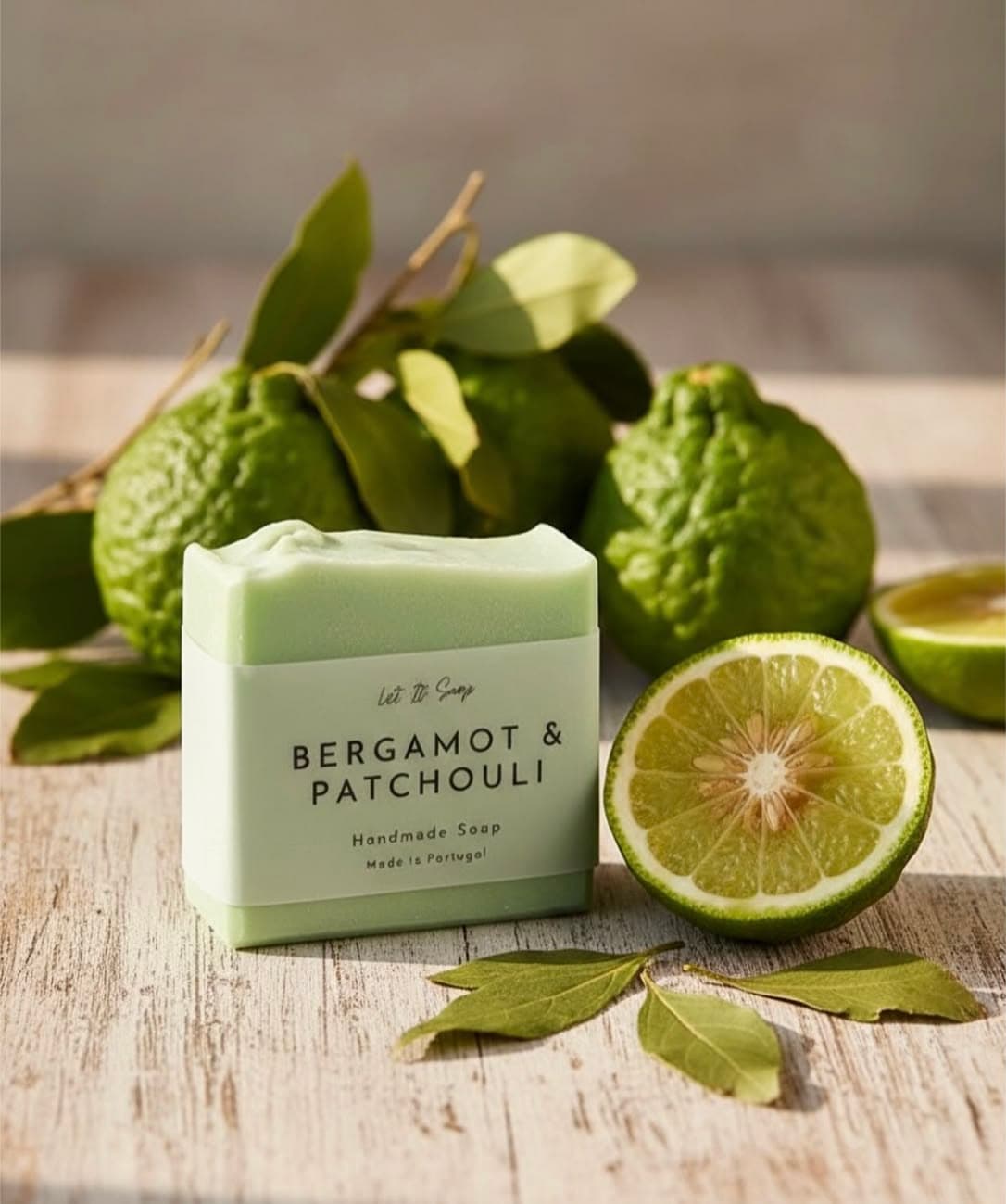 Batangan Sabun Nilam Artisan buatan tangan dengan aroma earthy.